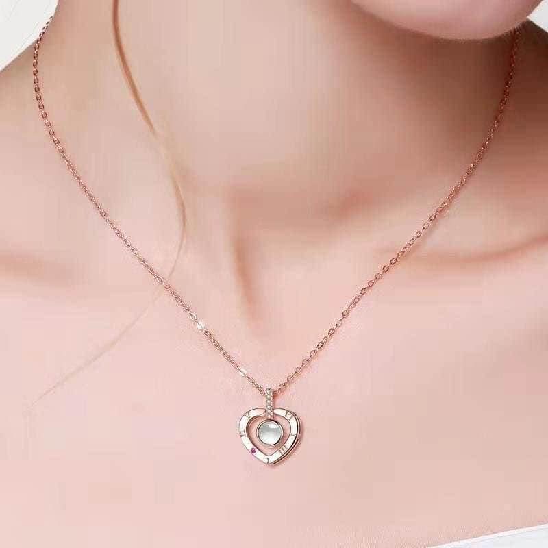 COLLAR TE AMO EN 100 IDIOMAS + JABÓN ARTIFICIAL ROSA CON OSO DE PELUCHE (Acero inoxidable)