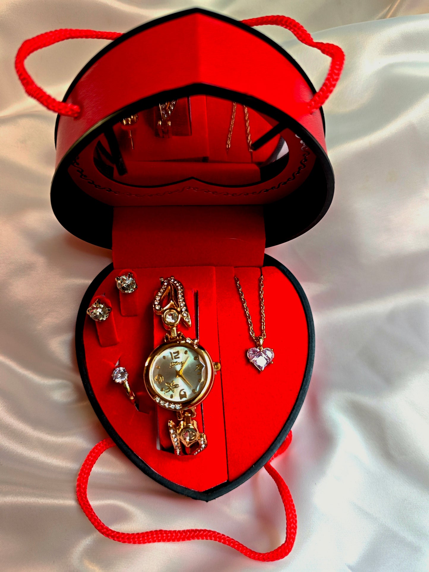 Cofre corazón de joyas mágicas